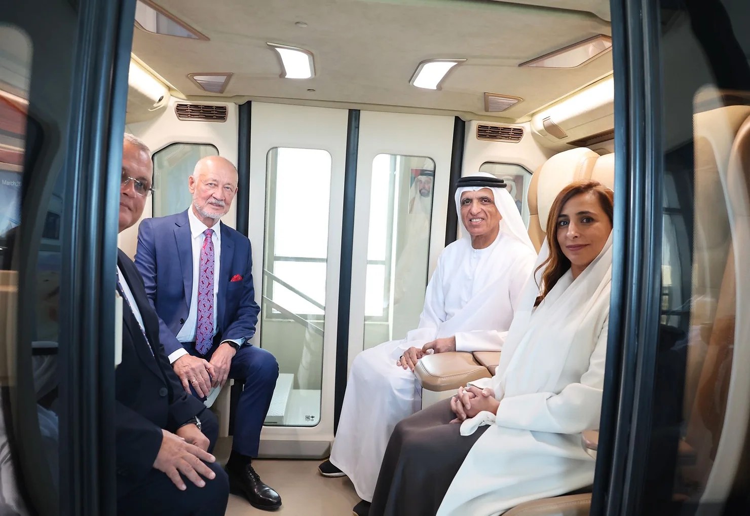 Người cai trị của Tiểu vương quốc Ras Al Khaimah thăm uSky Transport, trung tâm giao thông hàng đầu của Sharjah